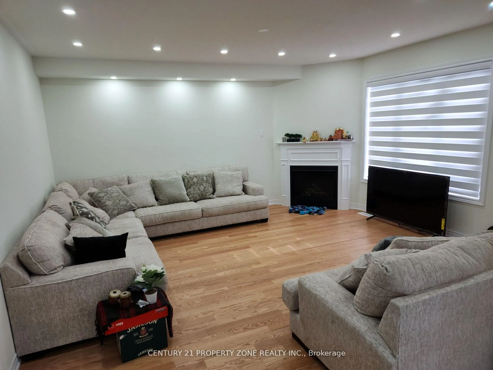 Photo 6 of 13 Junior Road, Brampton, Northwest Brampton — HOMEH