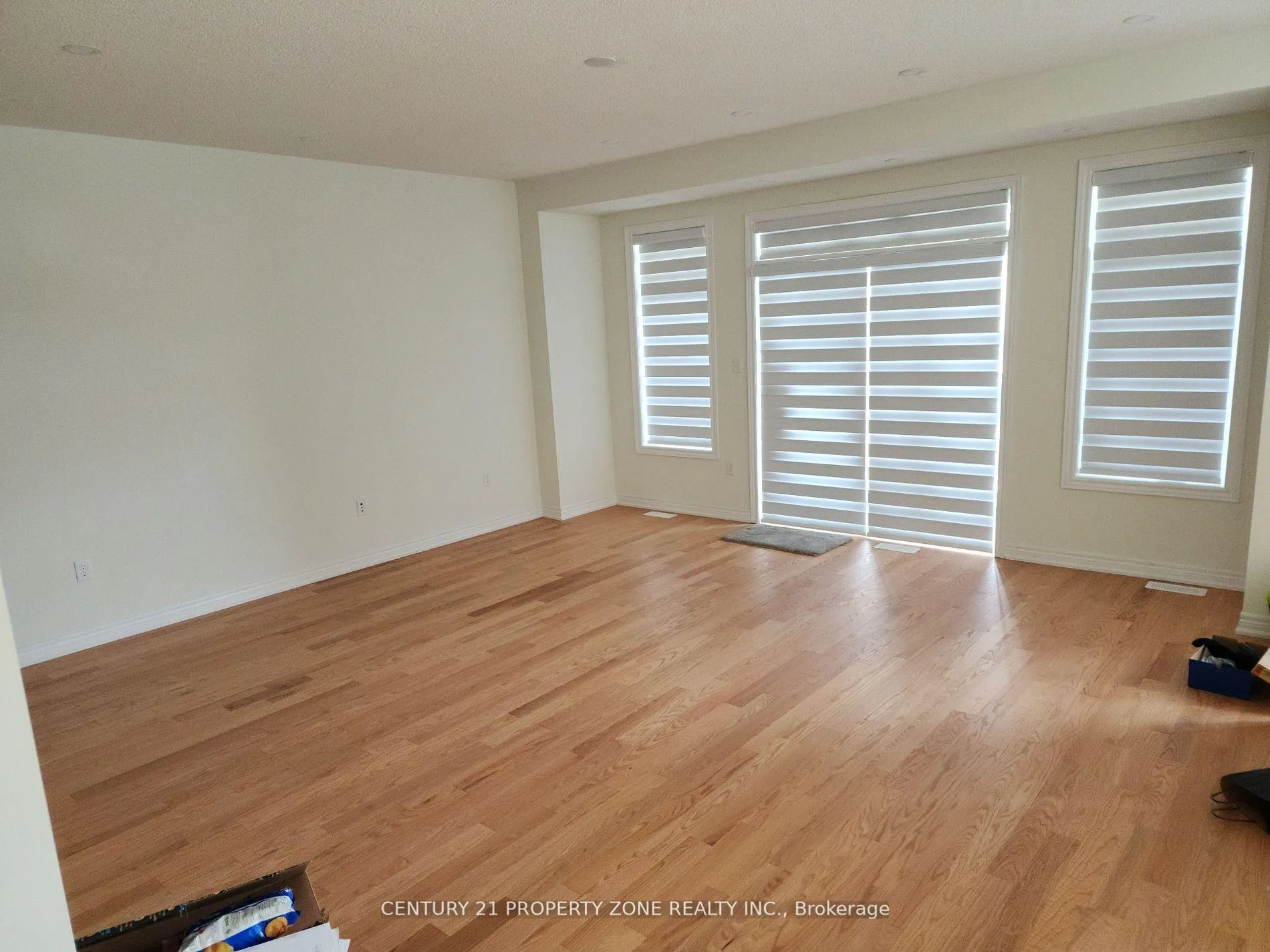 Photo 8 of 13 Junior Road, Brampton, Northwest Brampton — HOMEH