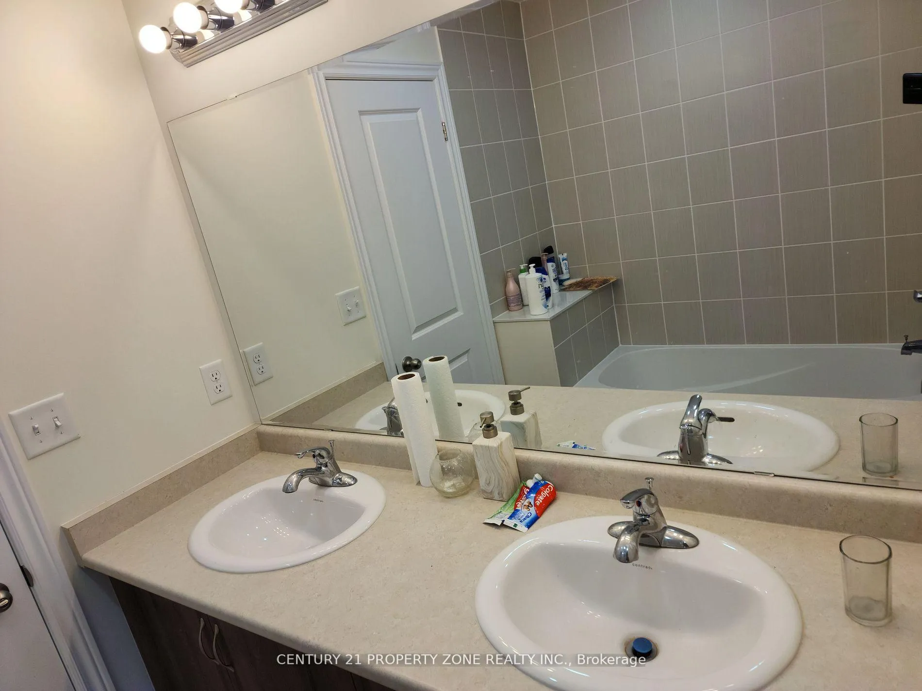 Photo 20 of 13 Junior Road, Brampton, Northwest Brampton — HOMEH