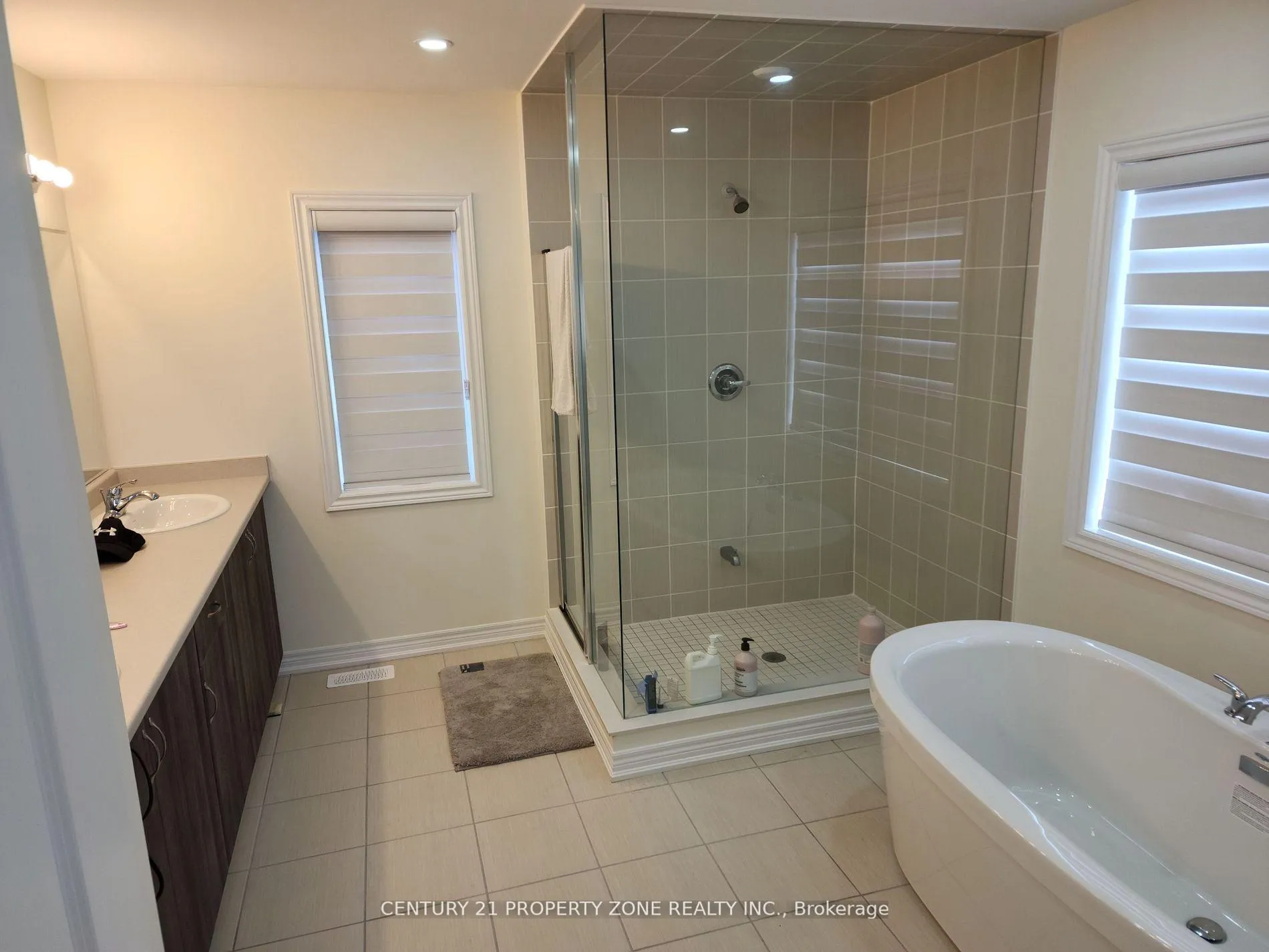 Photo 25 of 13 Junior Road, Brampton, Northwest Brampton — HOMEH