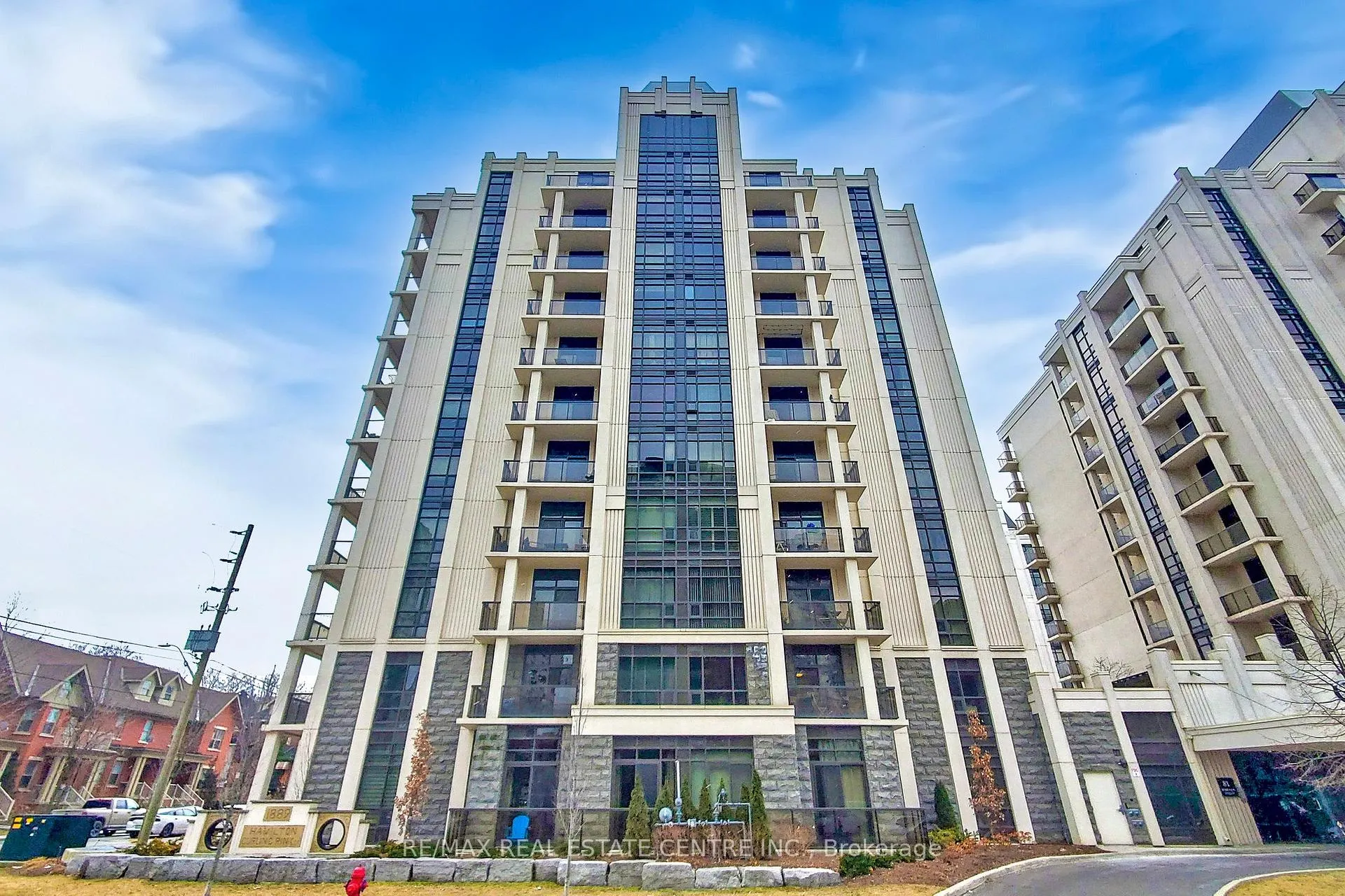 Front of Unit 305, 81 Robinson Street
