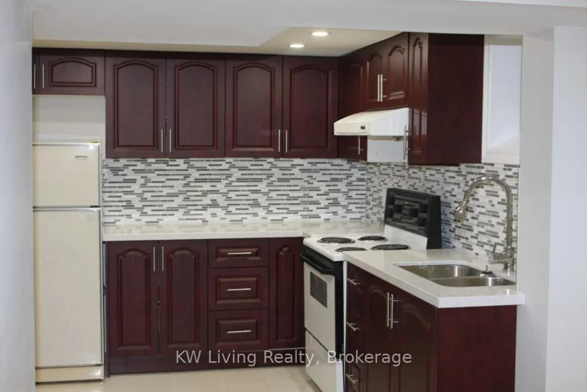 Photo 3 of 119 North Ridge Road, Vaughan, West Woodbridge — HOMEH