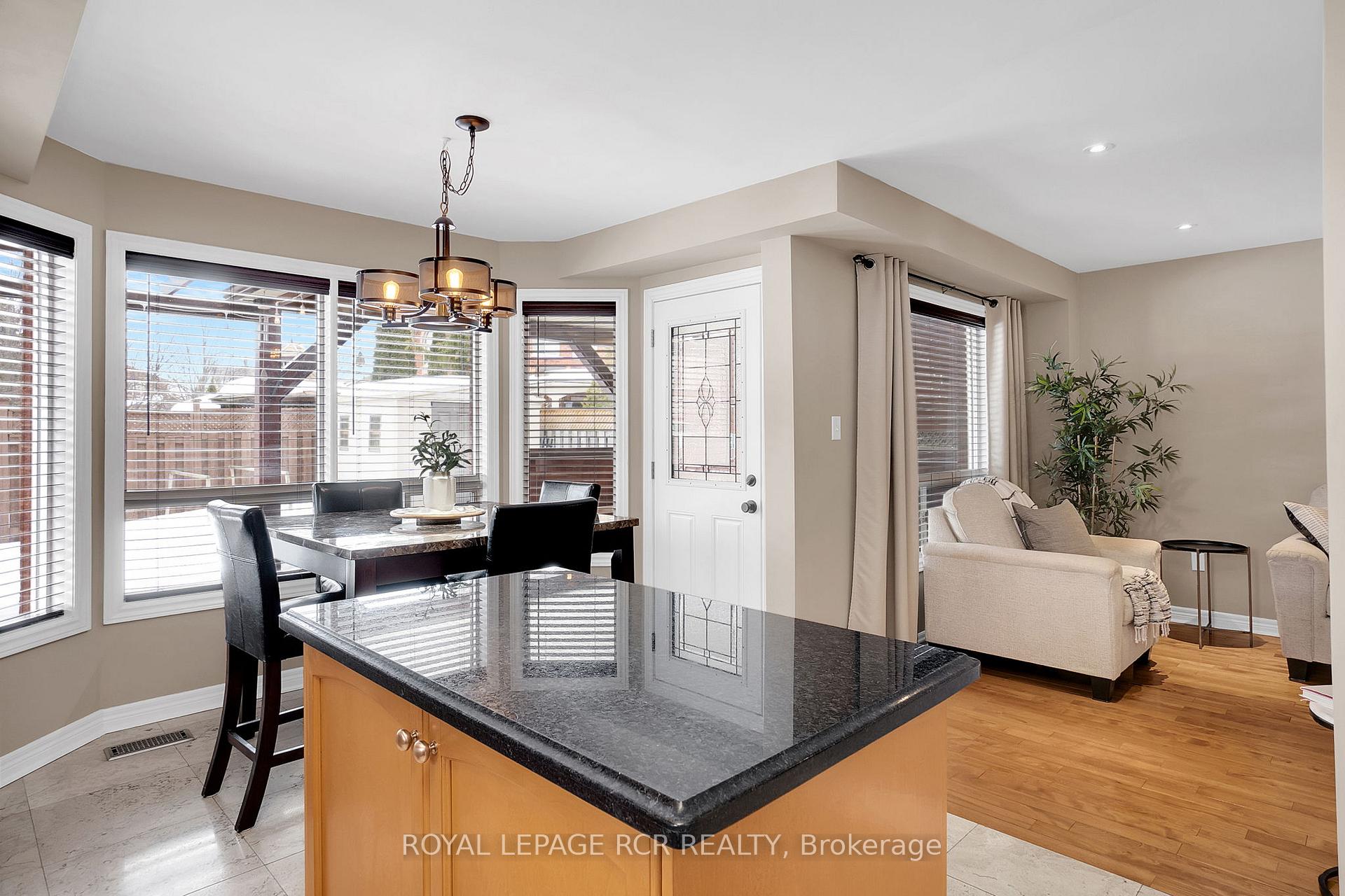 Photo 9 of 20 Boltonview Crescent, Caledon, Bolton West — HOMEH
