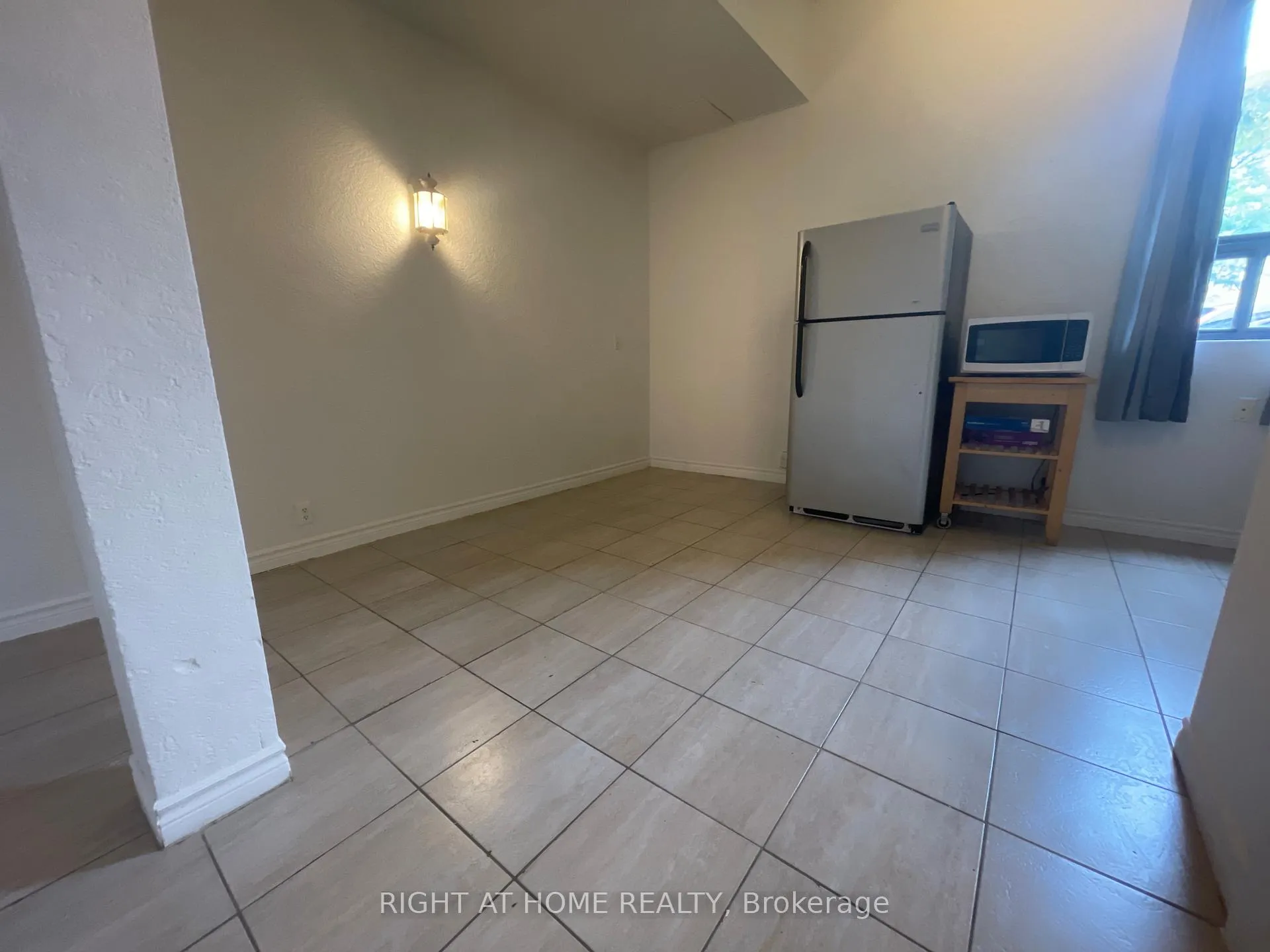 Photo 2 of Unit 7, 279 Drouillard Road, Windsor — HOMEH