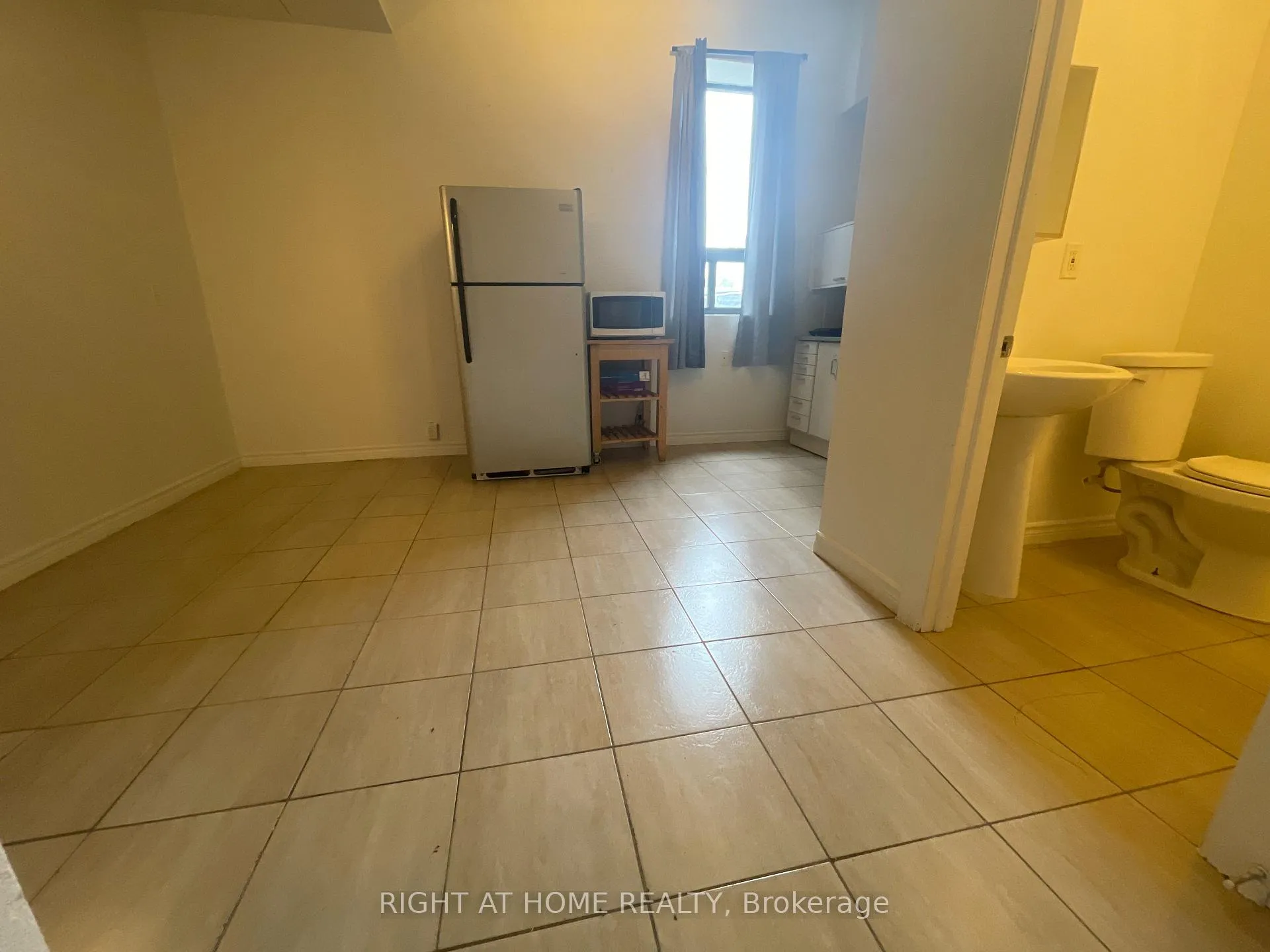 Photo 3 of Unit 7, 279 Drouillard Road, Windsor — HOMEH