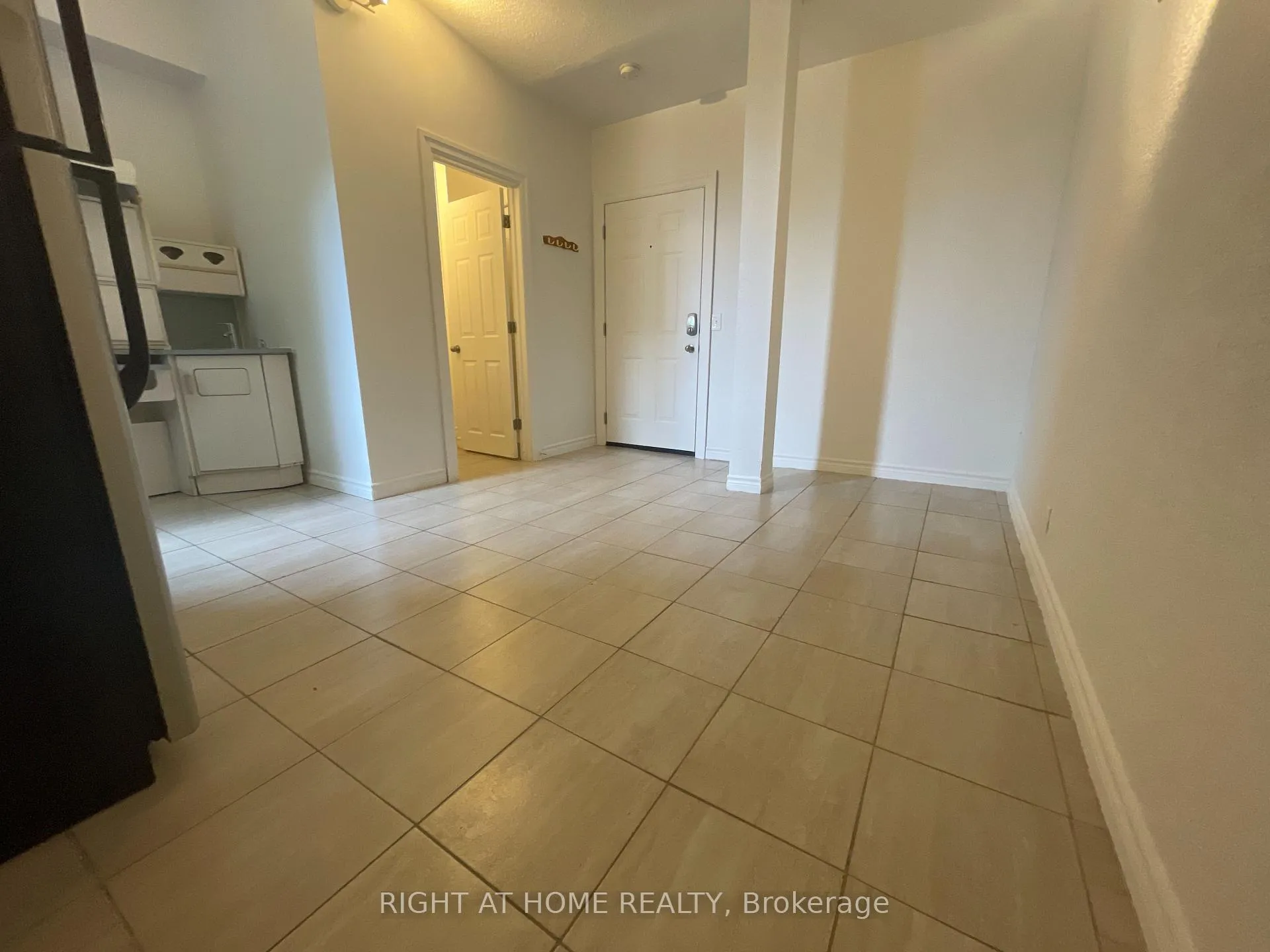 Photo 4 of Unit 7, 279 Drouillard Road, Windsor — HOMEH