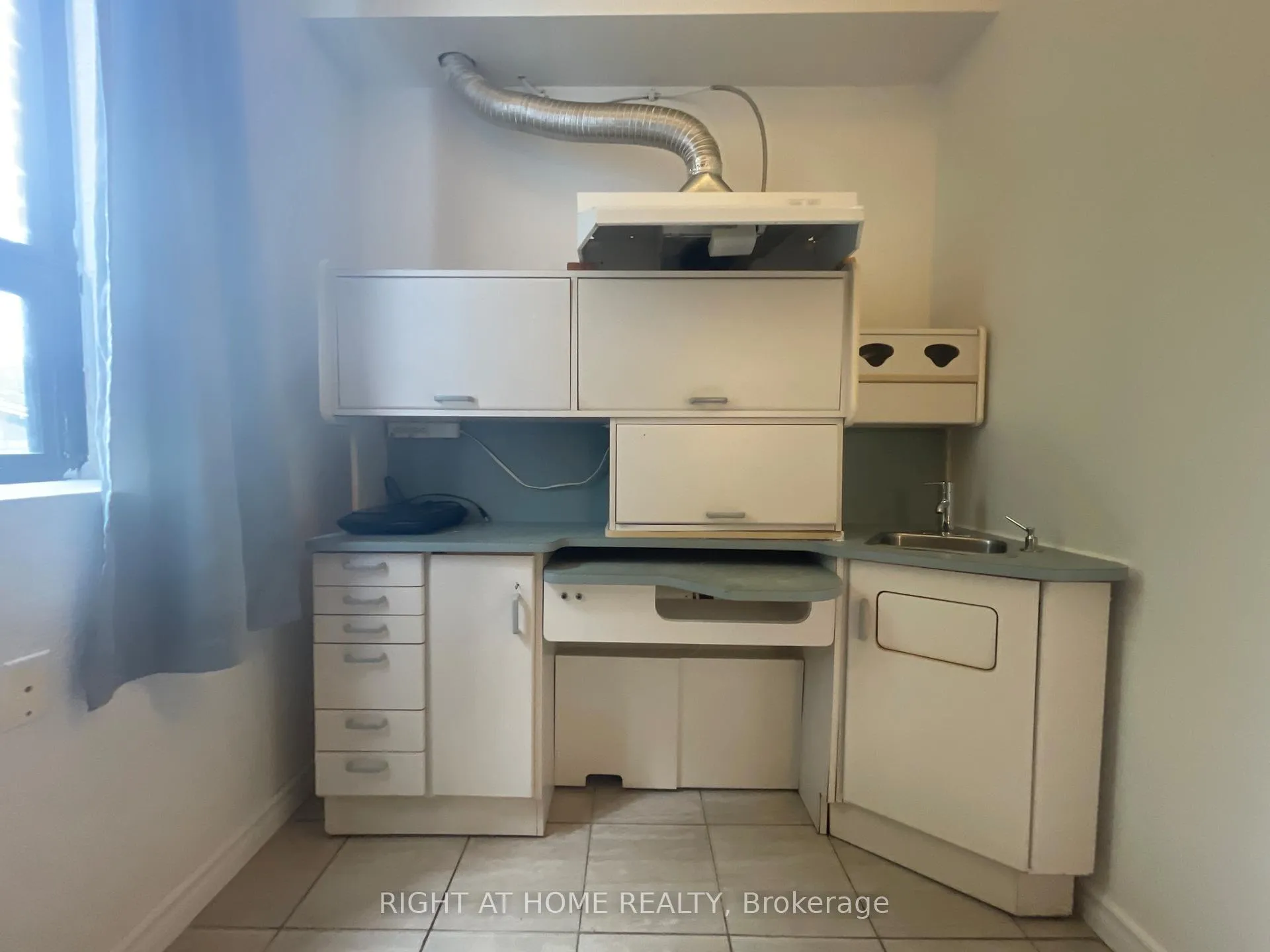 Photo 6 of Unit 7, 279 Drouillard Road, Windsor — HOMEH