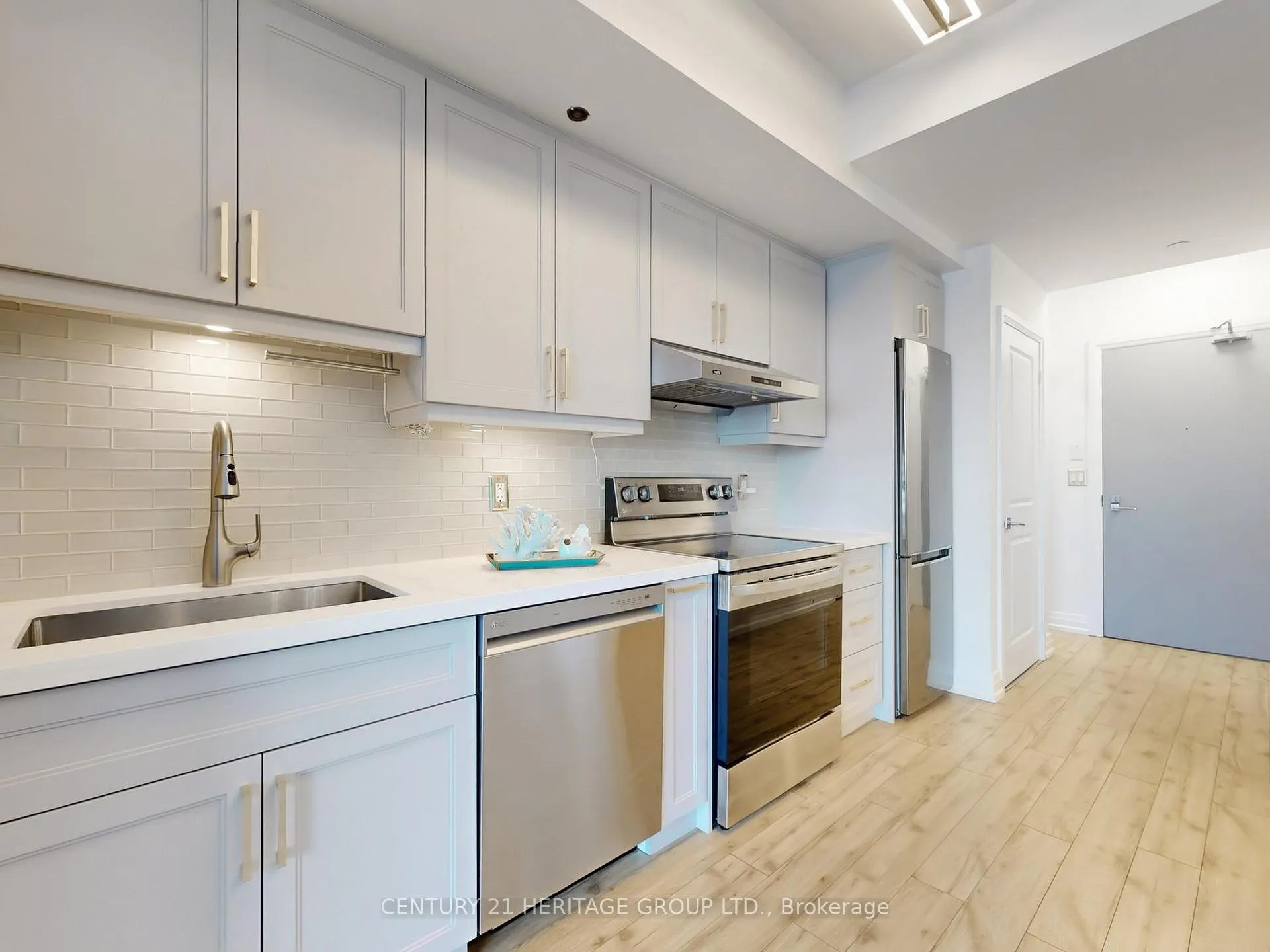 Photo 17 of Unit PH105, 7165 Yonge Street, Markham, Grandview — HOMEH
