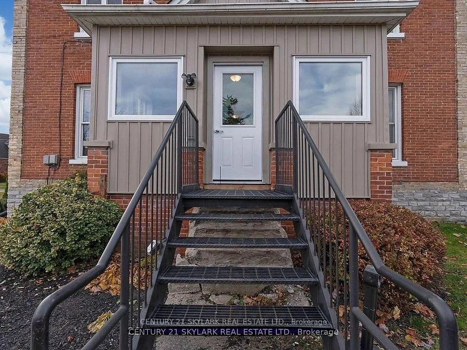 Photo 2 of Unit 2, 8 Wellington Street, Clarington, Bowmanville — HOMEH