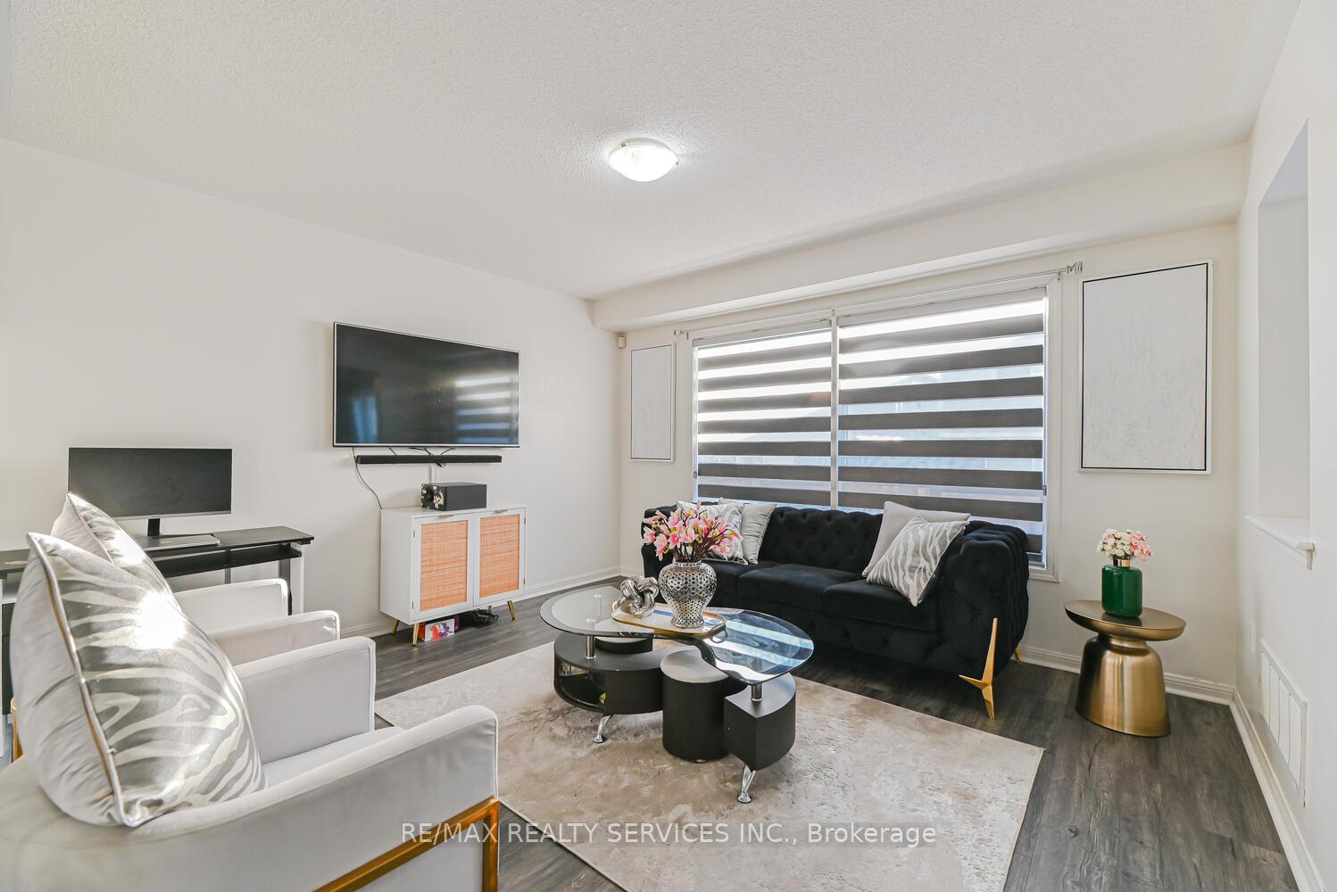 Photo 11 of 36 Tawnie Crescent, Brampton, Credit Valley — HOMEH