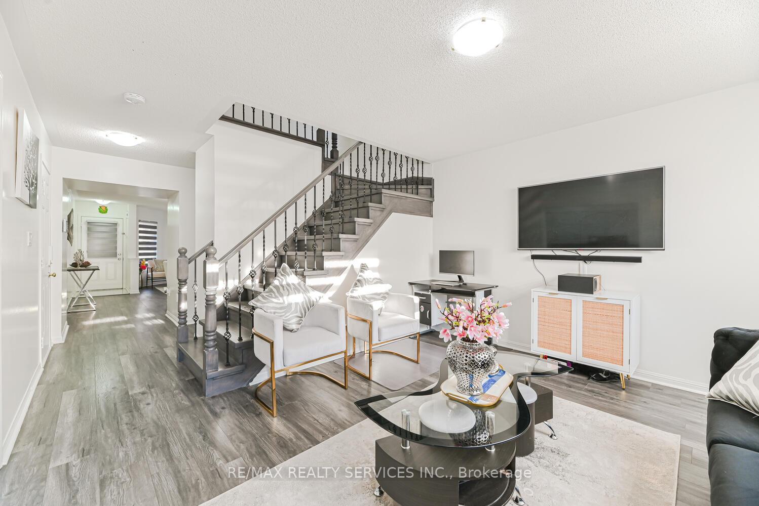 Photo 13 of 36 Tawnie Crescent, Brampton, Credit Valley — HOMEH