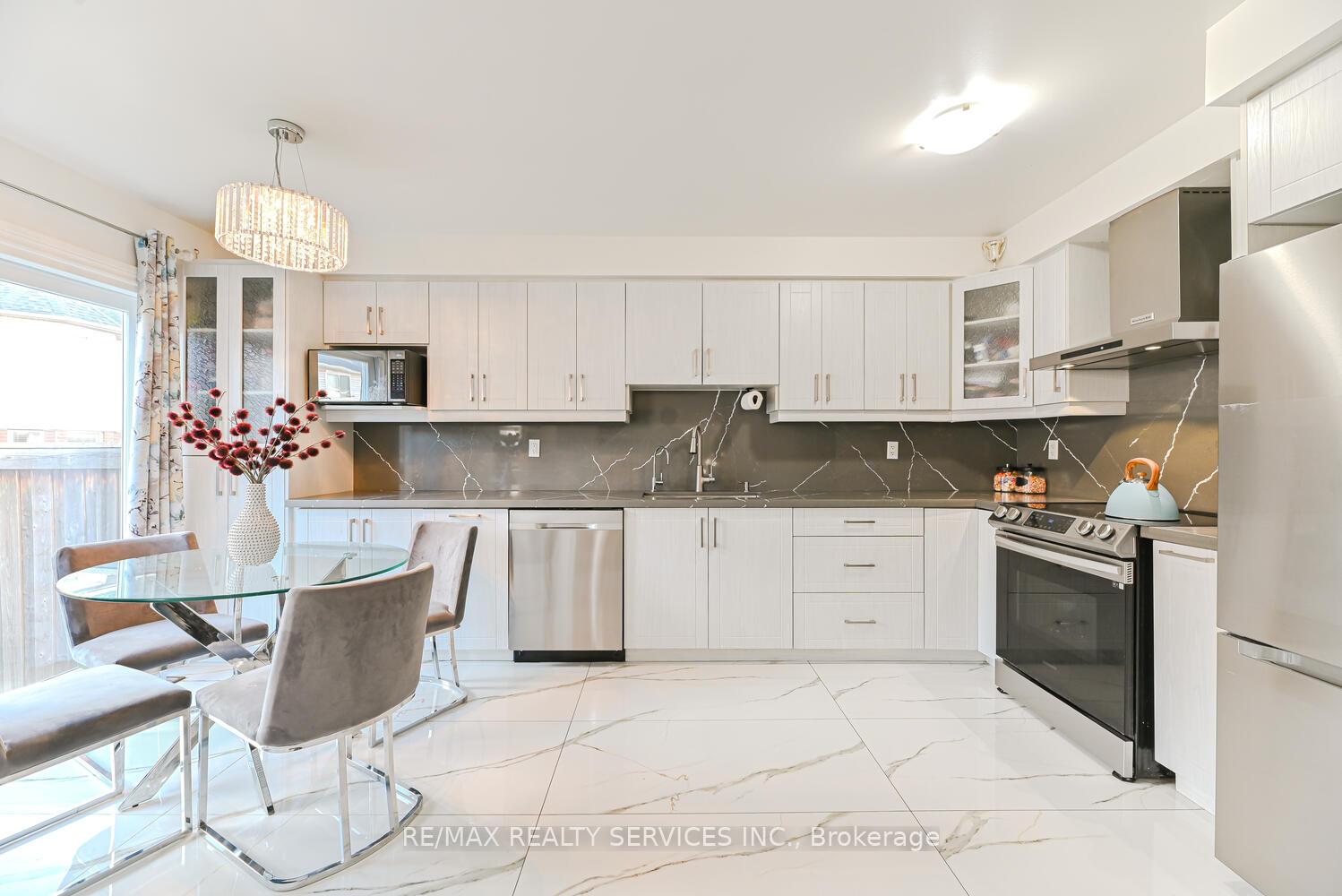Photo 15 of 36 Tawnie Crescent, Brampton, Credit Valley — HOMEH