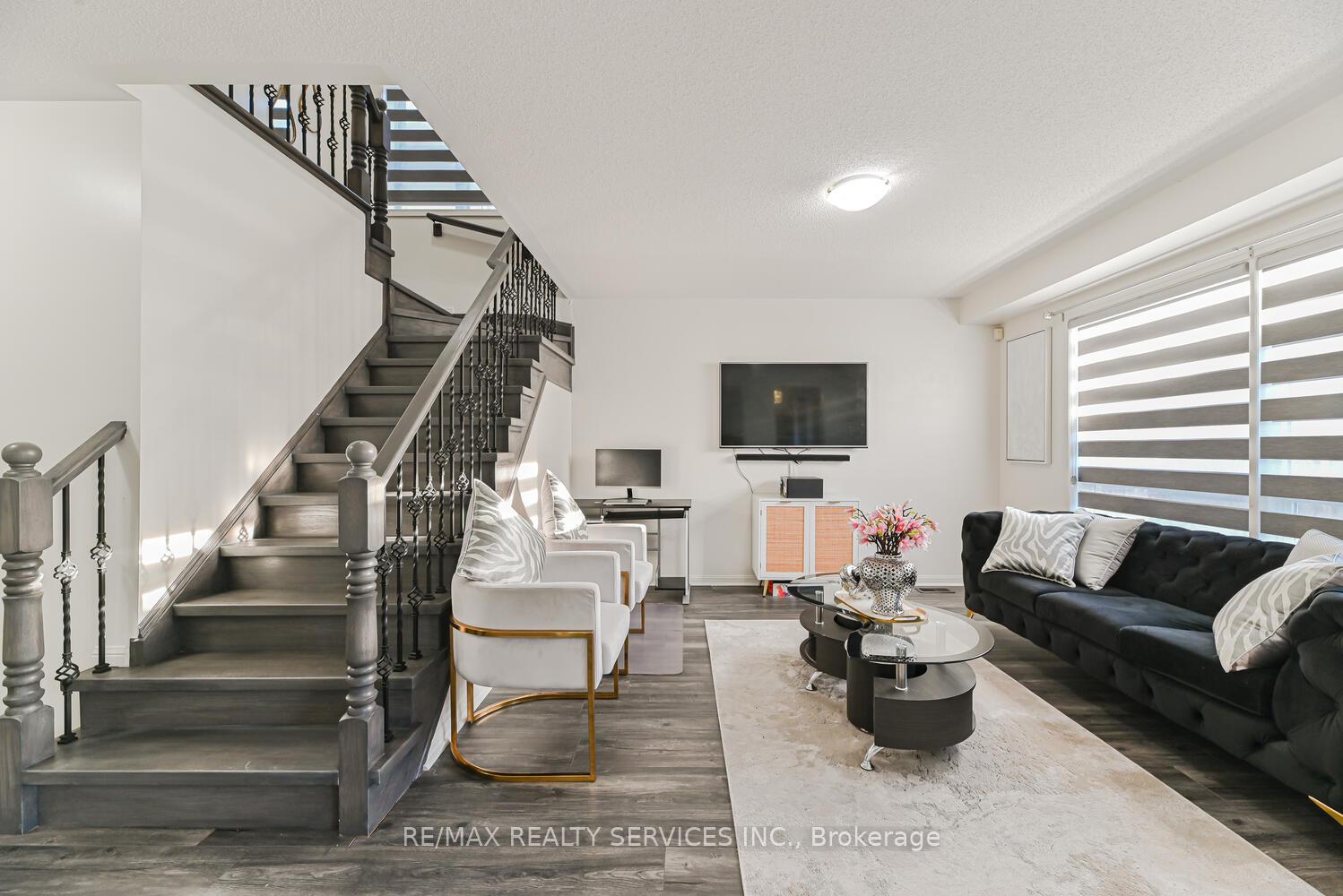 Photo 19 of 36 Tawnie Crescent, Brampton, Credit Valley — HOMEH