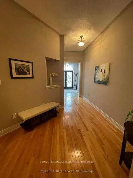 Photo 4 of 14 Mount Royal Circle, Brampton, Vales of Castlemore North — HOMEH