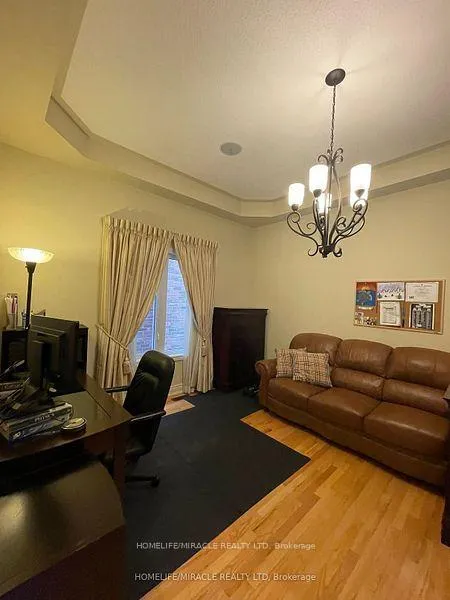 Photo 7 of 14 Mount Royal Circle, Brampton, Vales of Castlemore North — HOMEH