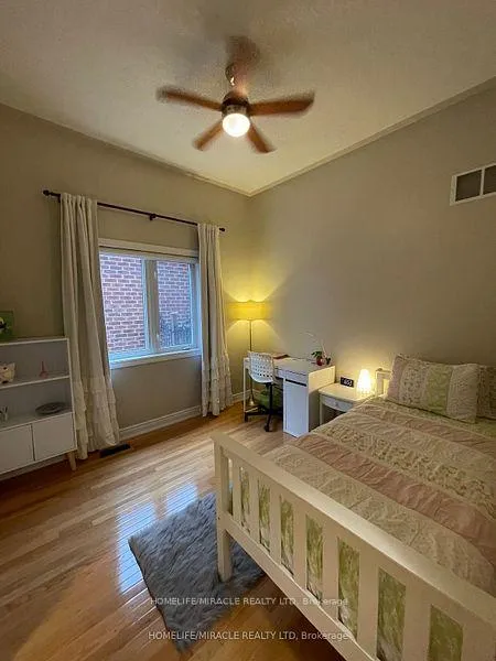 Photo 12 of 14 Mount Royal Circle, Brampton, Vales of Castlemore North — HOMEH