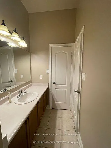 Photo 13 of 14 Mount Royal Circle, Brampton, Vales of Castlemore North — HOMEH