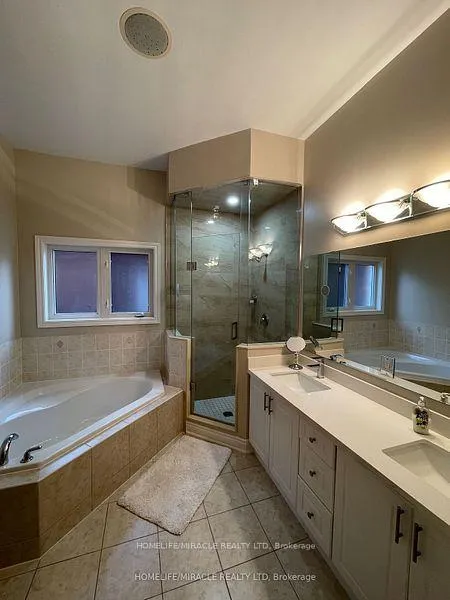 Photo 17 of 14 Mount Royal Circle, Brampton, Vales of Castlemore North — HOMEH