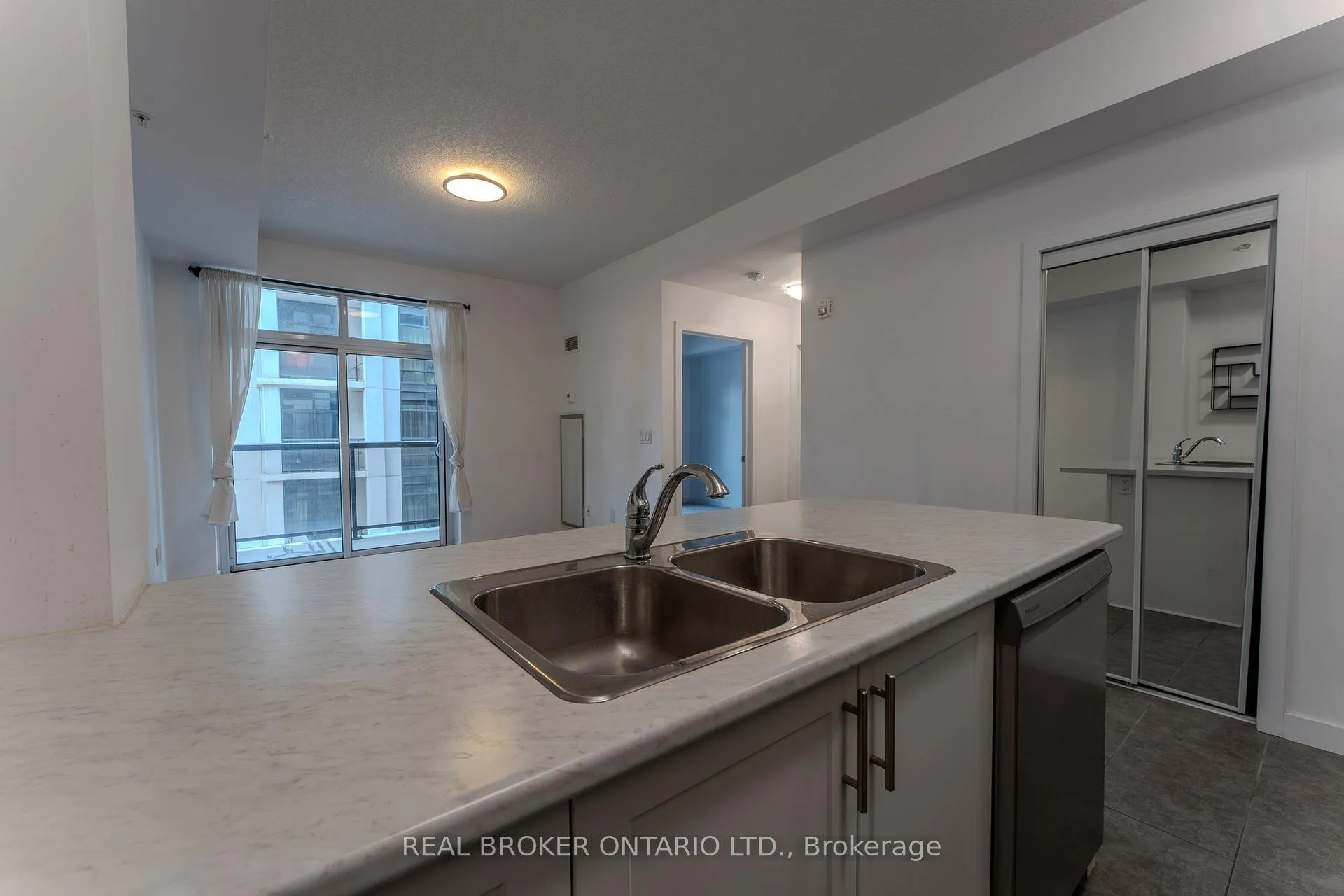 Photo 4 of Unit 703, 81 Robinson Street, Hamilton, Durand — HOMEH