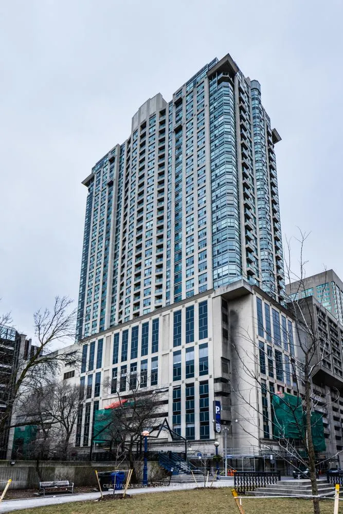 Front of Unit PH3711, 8 Park Road