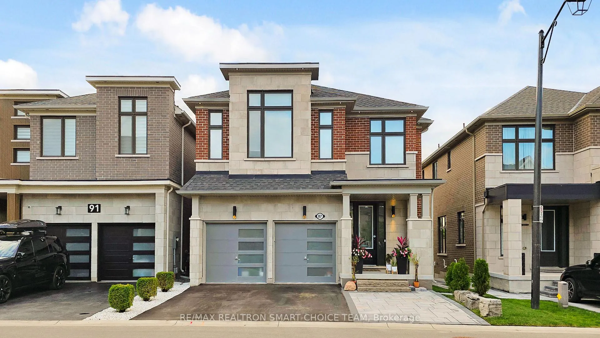 Photo 2 of Unit Bsmt, 87 Black Walnut Court, Aurora, Aurora Estates — HOMEH
