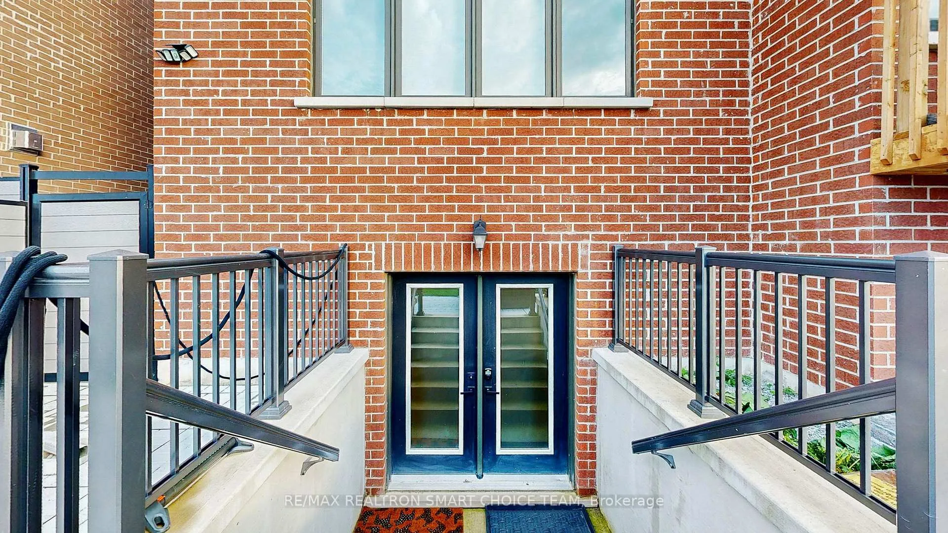 Photo 3 of Unit Bsmt, 87 Black Walnut Court, Aurora, Aurora Estates — HOMEH