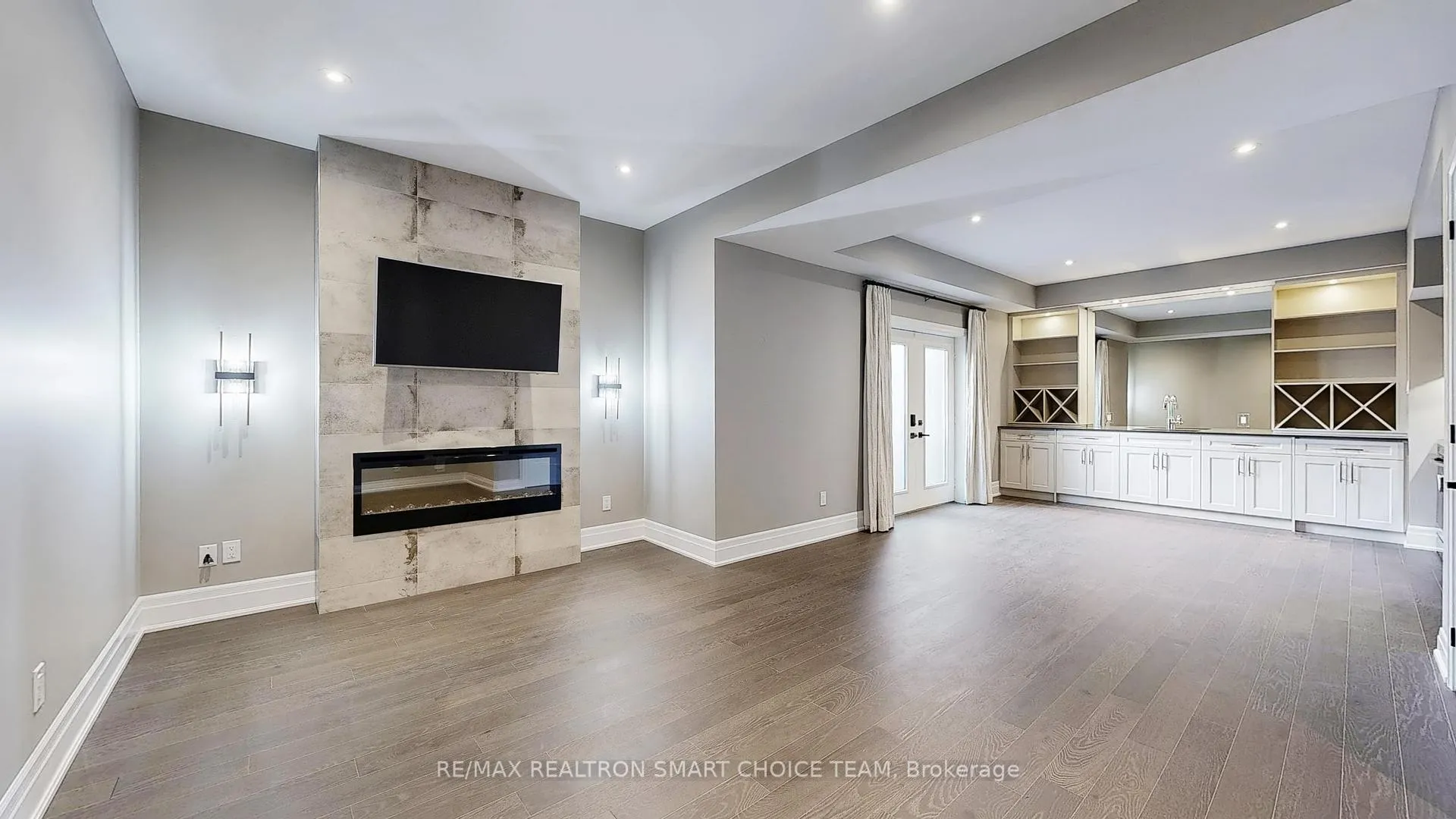 Photo 5 of Unit Bsmt, 87 Black Walnut Court, Aurora, Aurora Estates — HOMEH