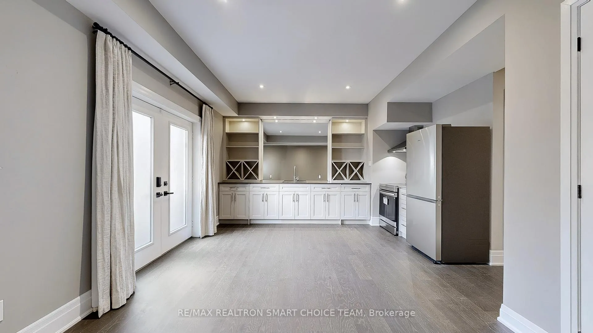 Photo 9 of Unit Bsmt, 87 Black Walnut Court, Aurora, Aurora Estates — HOMEH