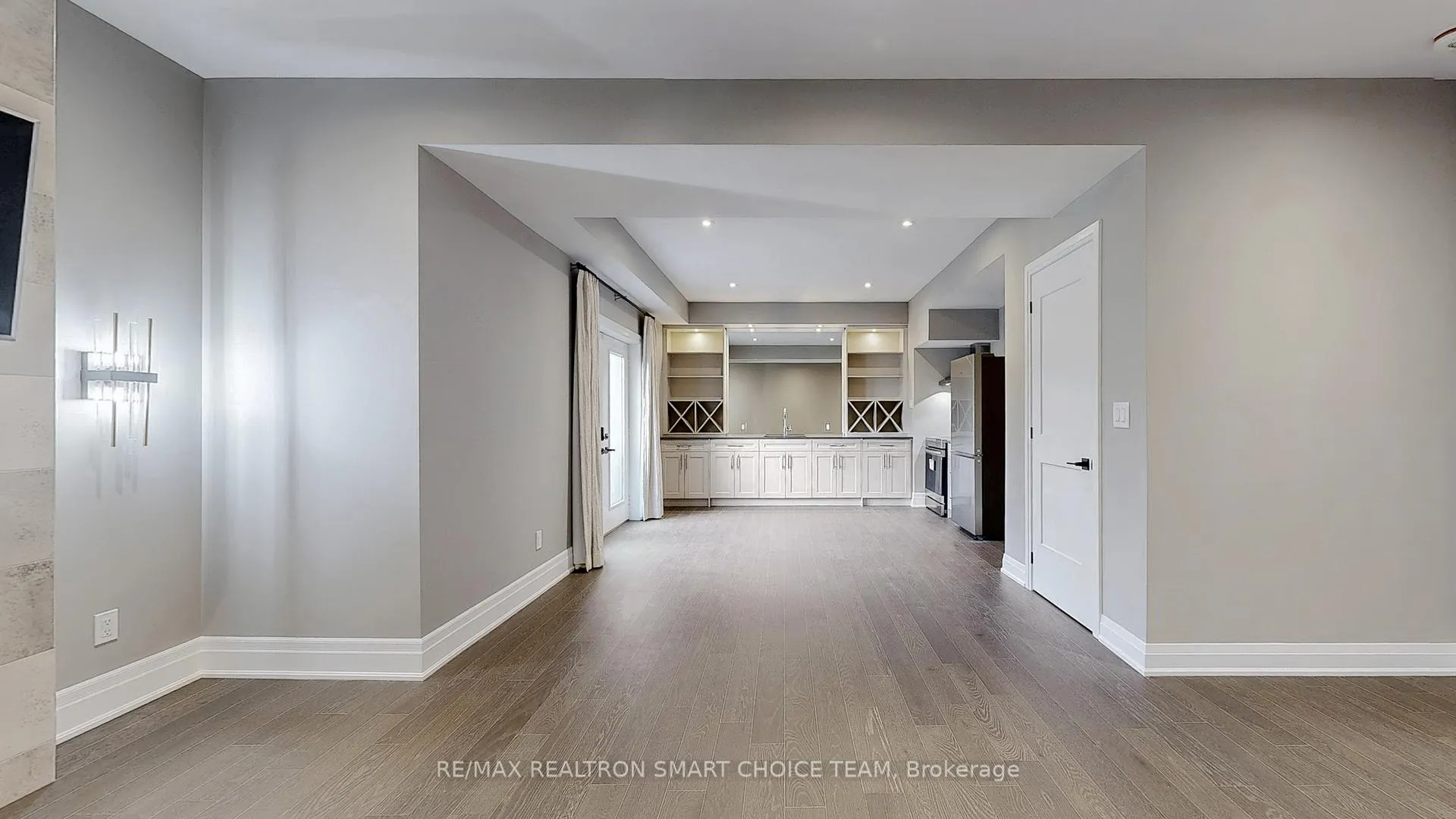 Photo 10 of Unit Bsmt, 87 Black Walnut Court, Aurora, Aurora Estates — HOMEH