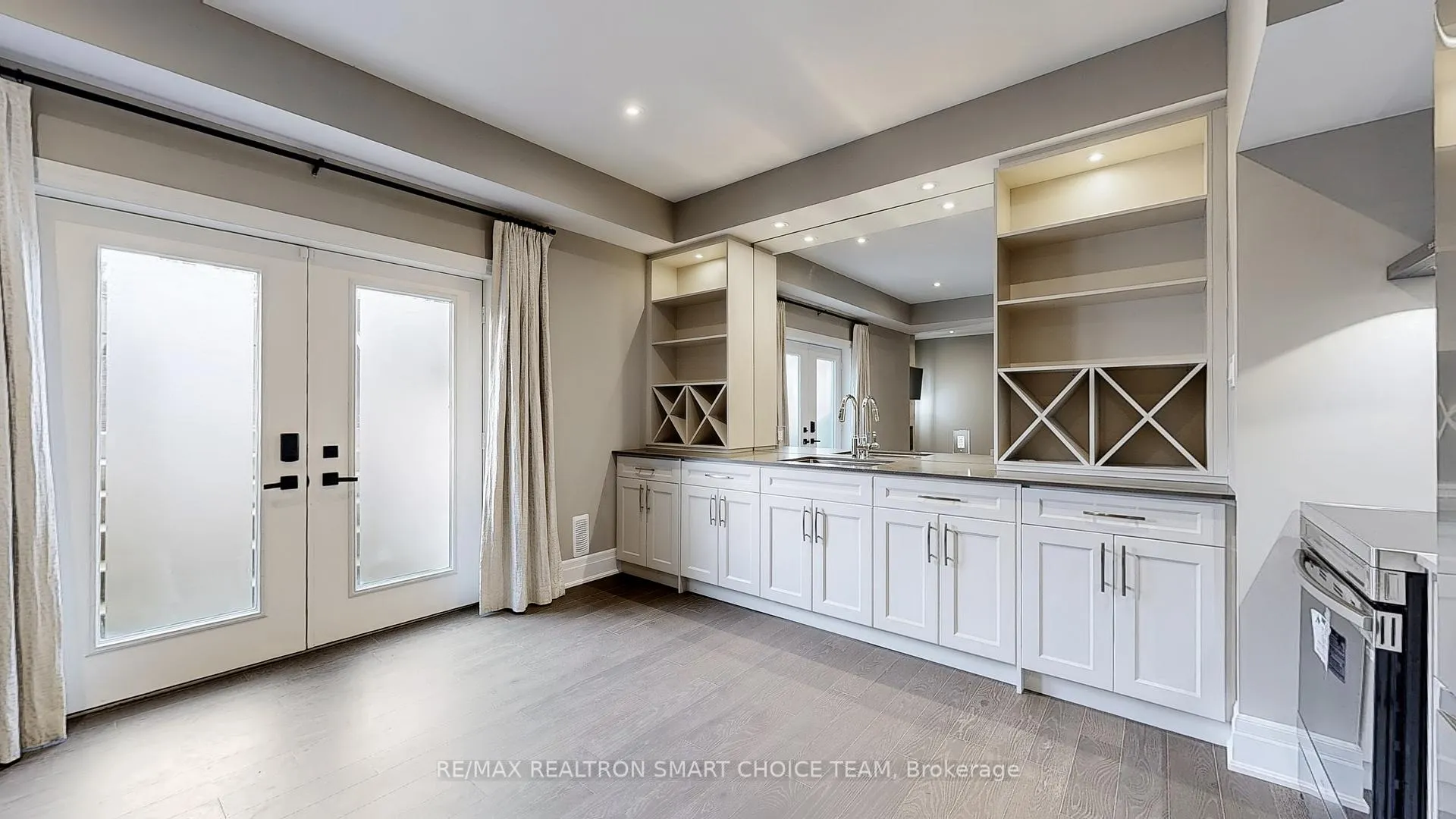 Photo 11 of Unit Bsmt, 87 Black Walnut Court, Aurora, Aurora Estates — HOMEH