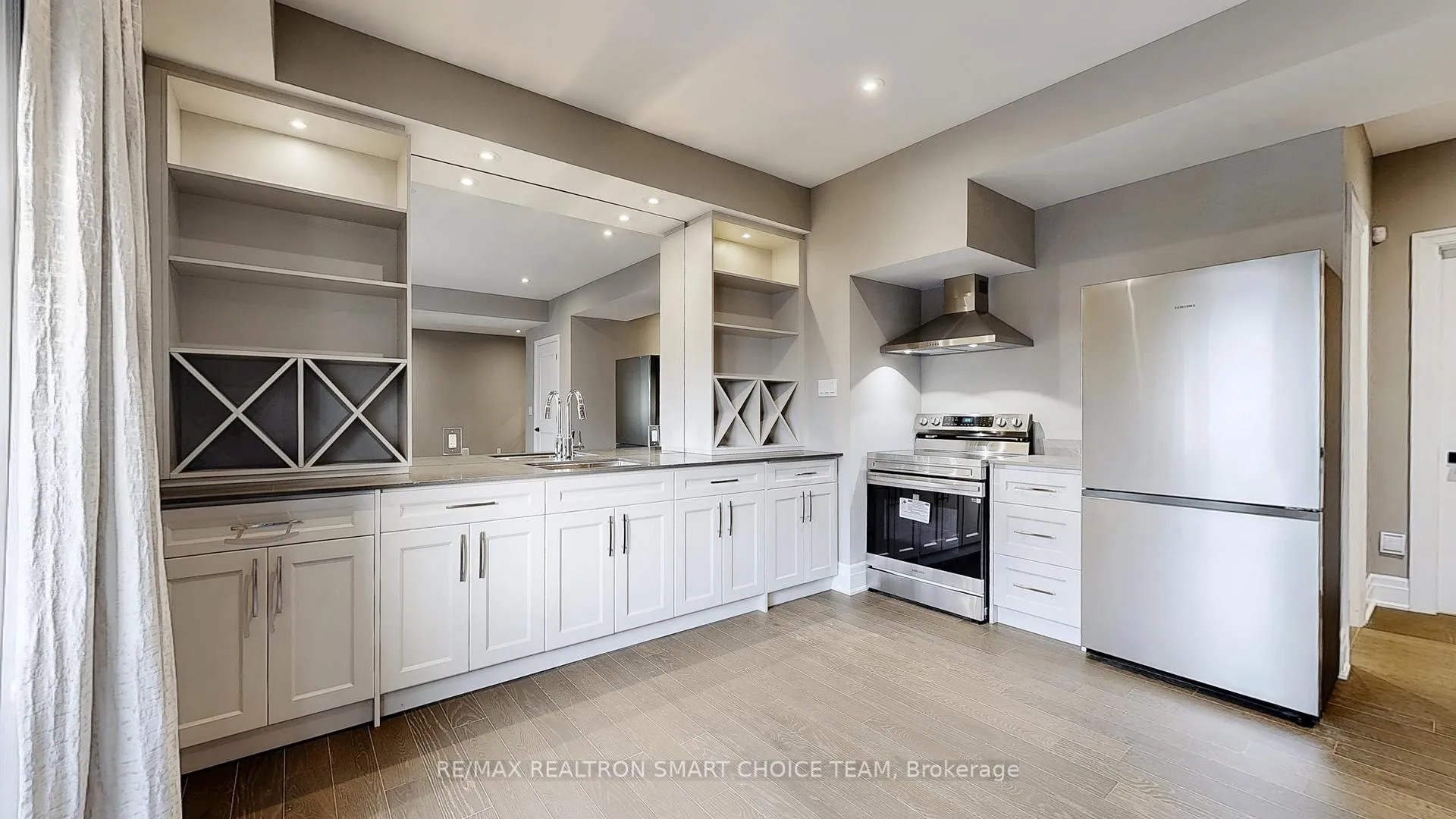Photo 13 of Unit Bsmt, 87 Black Walnut Court, Aurora, Aurora Estates — HOMEH