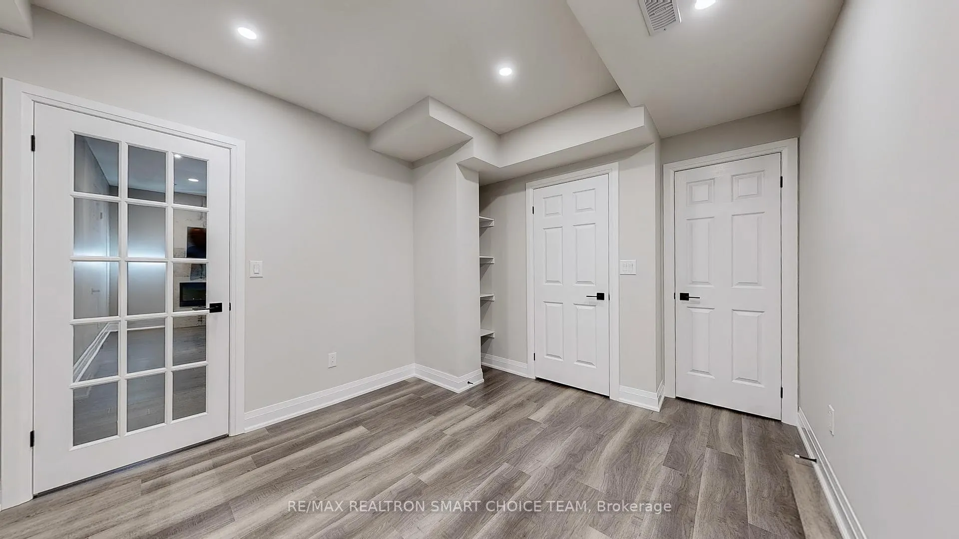 Photo 15 of Unit Bsmt, 87 Black Walnut Court, Aurora, Aurora Estates — HOMEH