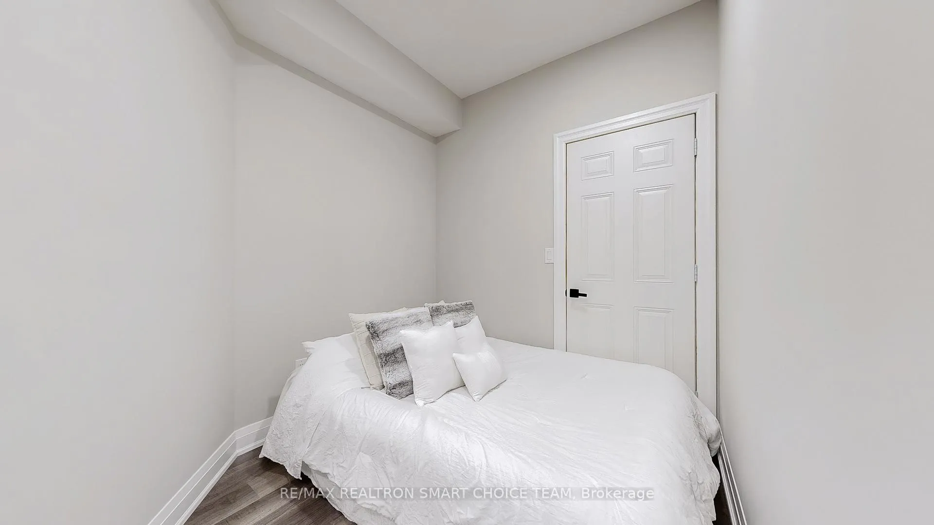 Photo 19 of Unit Bsmt, 87 Black Walnut Court, Aurora, Aurora Estates — HOMEH