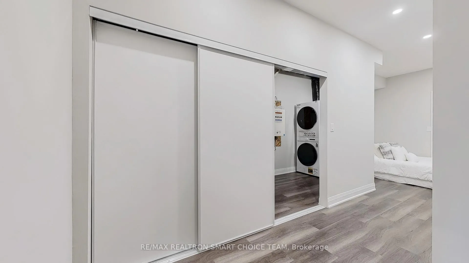 Photo 20 of Unit Bsmt, 87 Black Walnut Court, Aurora, Aurora Estates — HOMEH