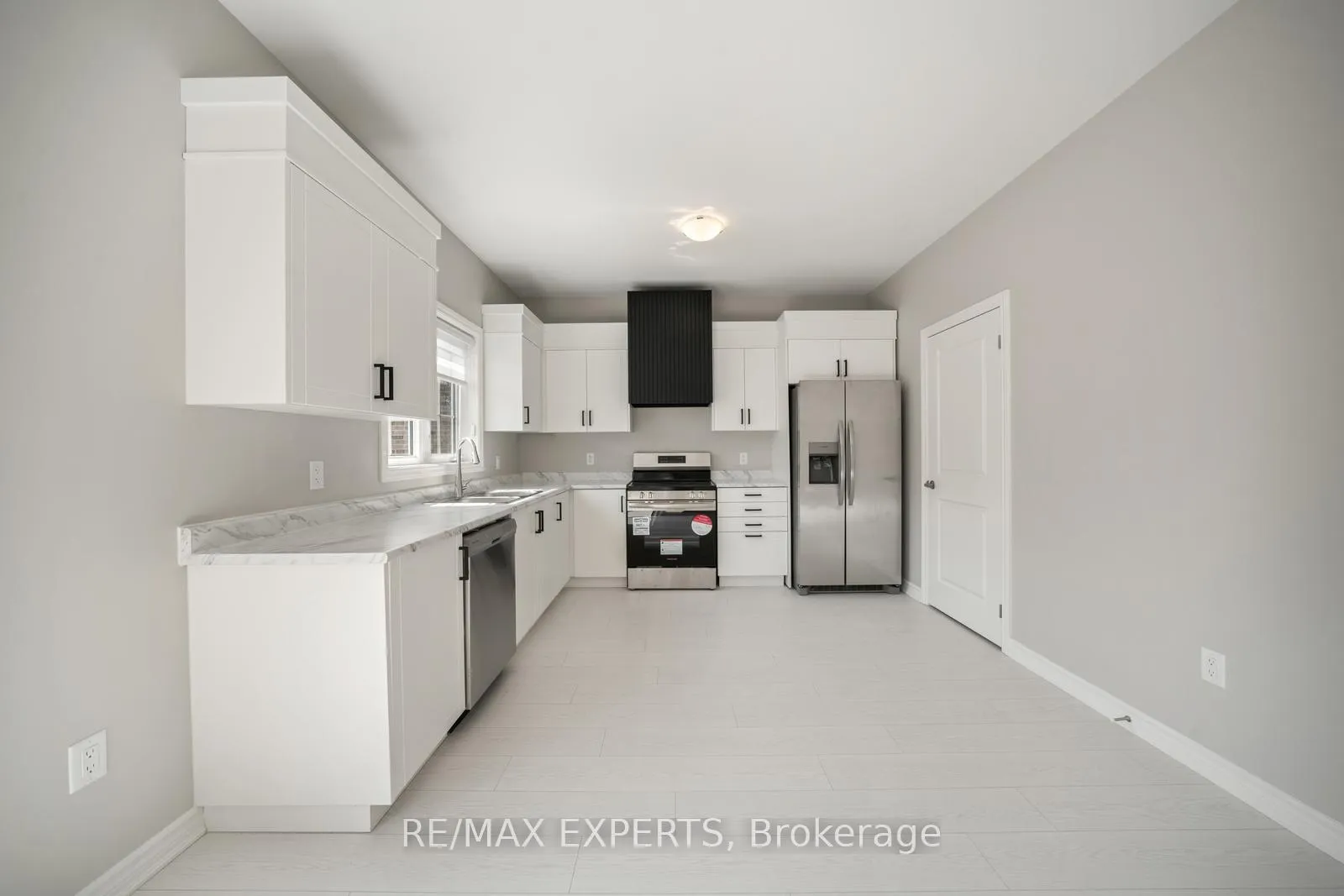 Photo 11 of 216 Cubitt Street, Clearview, Stayner — HOMEH