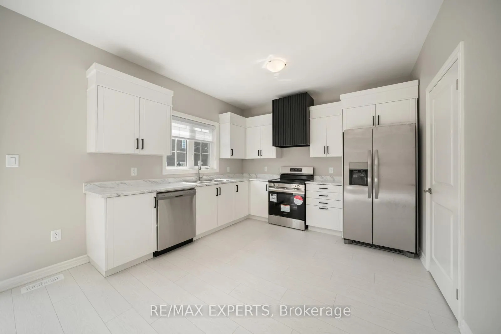 Photo 12 of 216 Cubitt Street, Clearview, Stayner — HOMEH