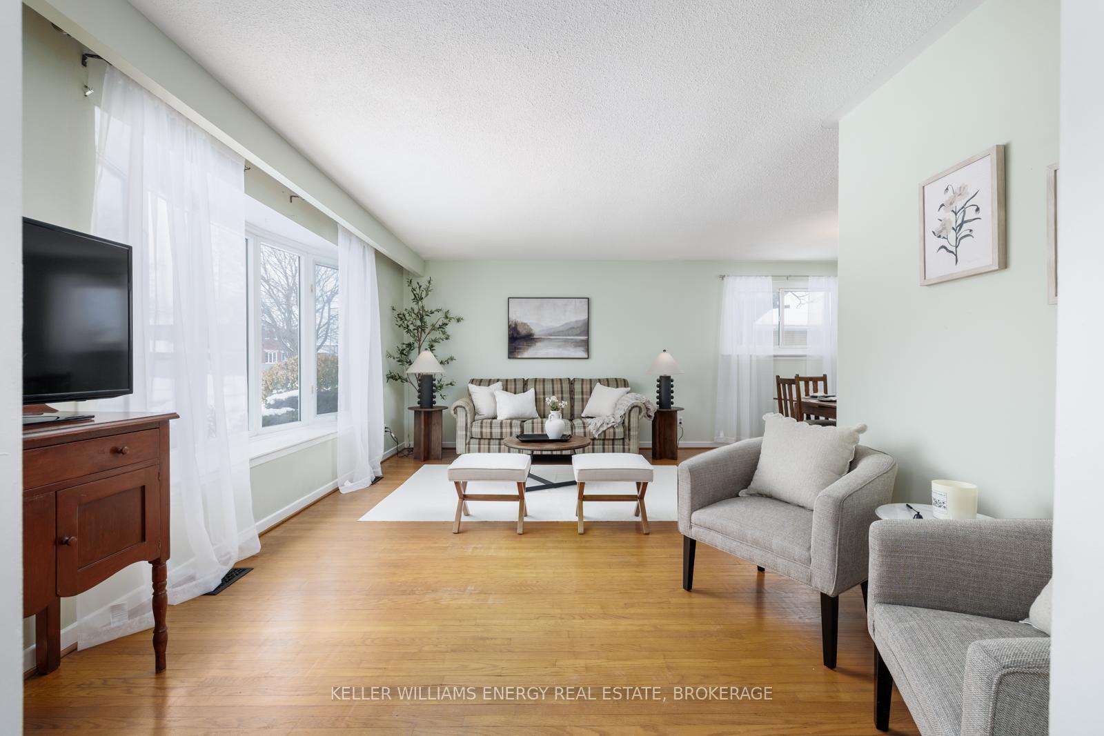 Photo 5 of 17 Gregory Road, Ajax, South East — HOMEH