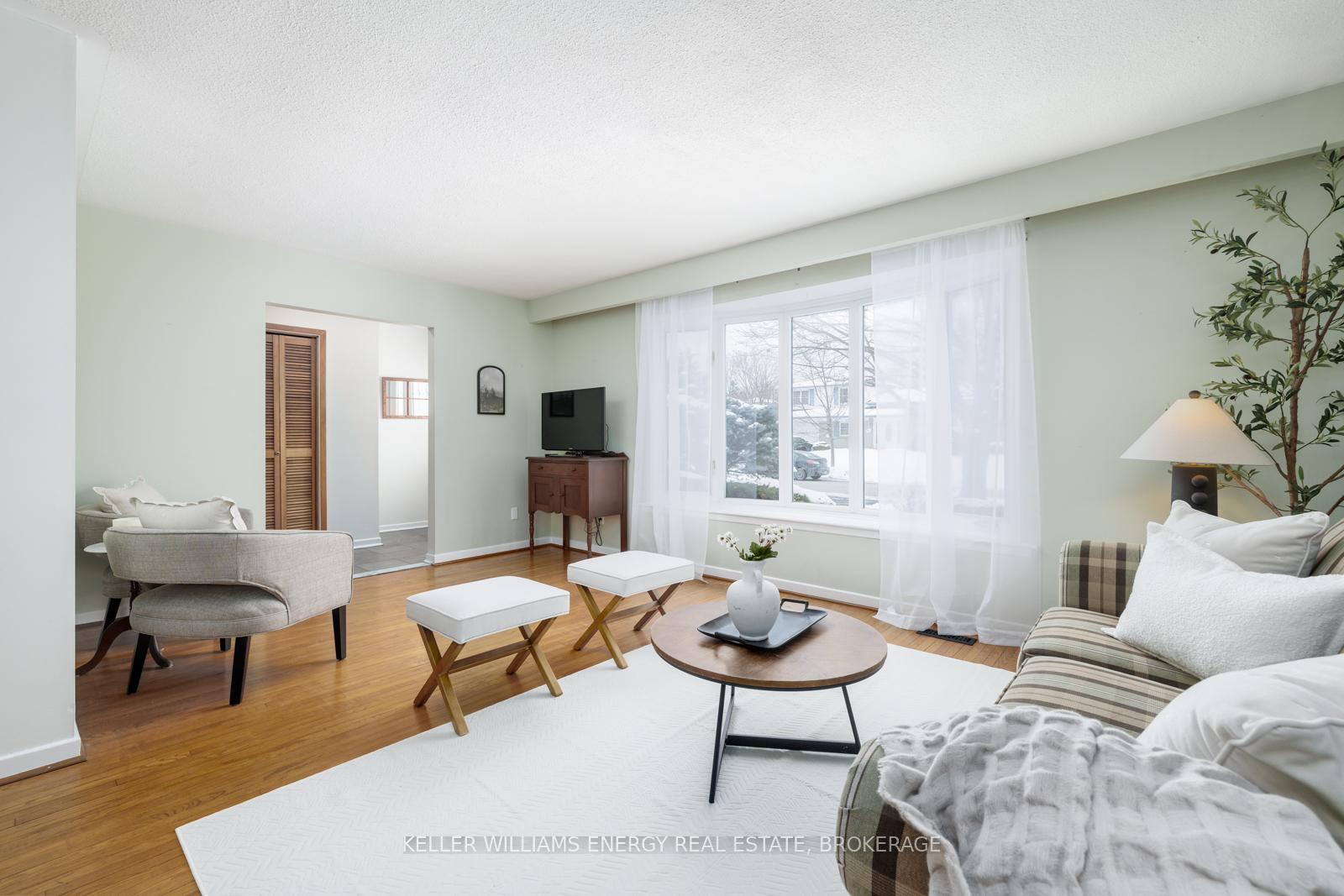 Photo 8 of 17 Gregory Road, Ajax, South East — HOMEH