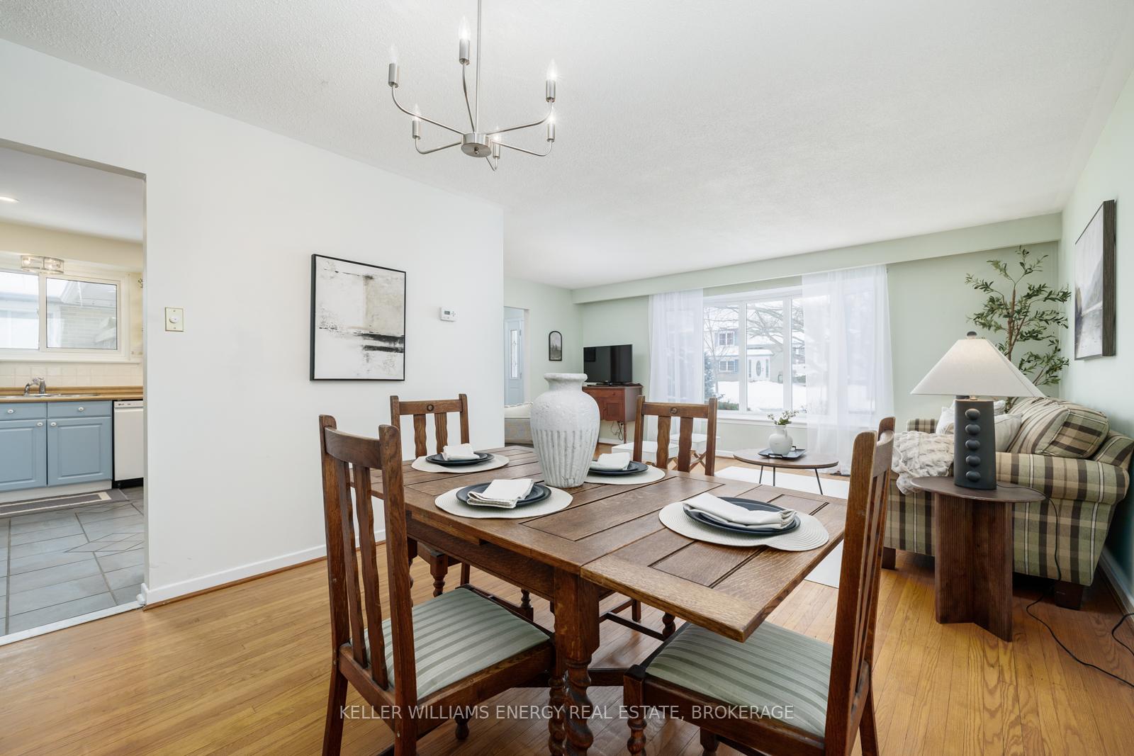 Photo 10 of 17 Gregory Road, Ajax, South East — HOMEH