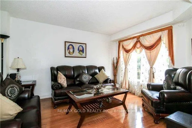 Photo 2 of Unit Upper, 36 Eagleridge Drive, Brampton, Sandringham-Wellington — HOMEH