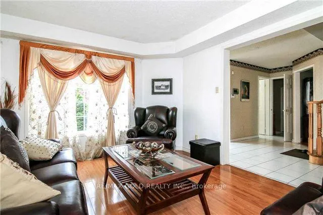 Photo 3 of Unit Upper, 36 Eagleridge Drive, Brampton, Sandringham-Wellington — HOMEH