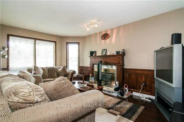 Photo 6 of Unit Upper, 36 Eagleridge Drive, Brampton, Sandringham-Wellington — HOMEH