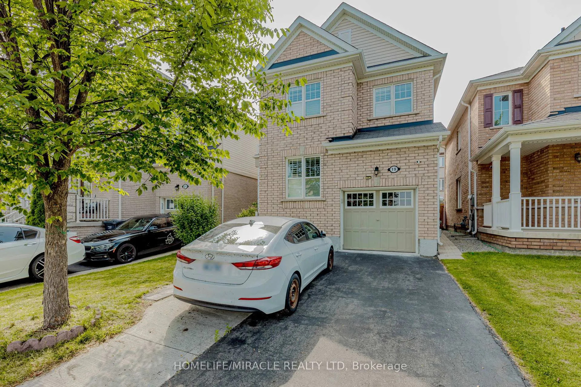 Photo 1 of 19 Bannister Crescent, Brampton, Northwest Brampton — HOMEH