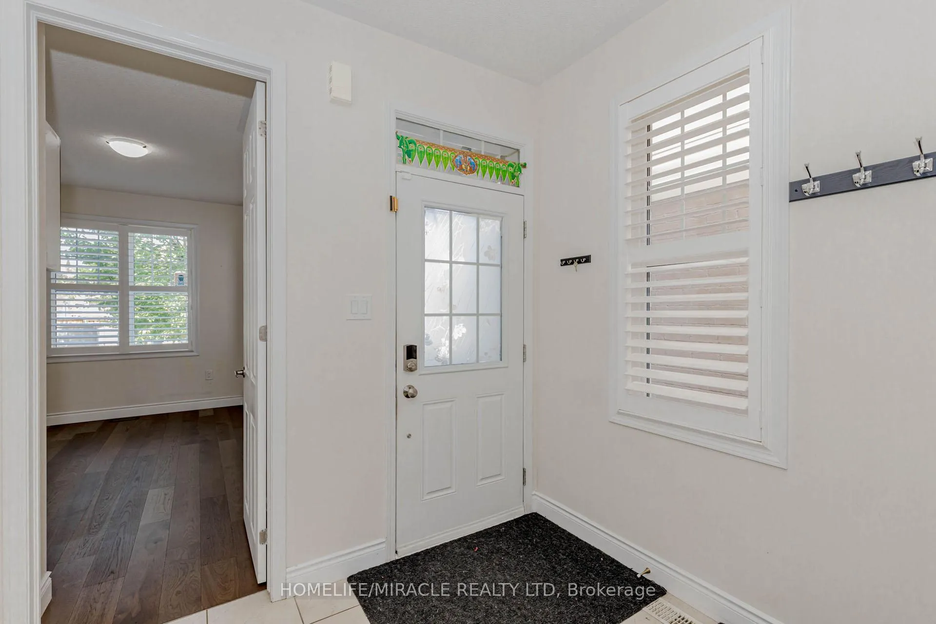 Photo 4 of 19 Bannister Crescent, Brampton, Northwest Brampton — HOMEH