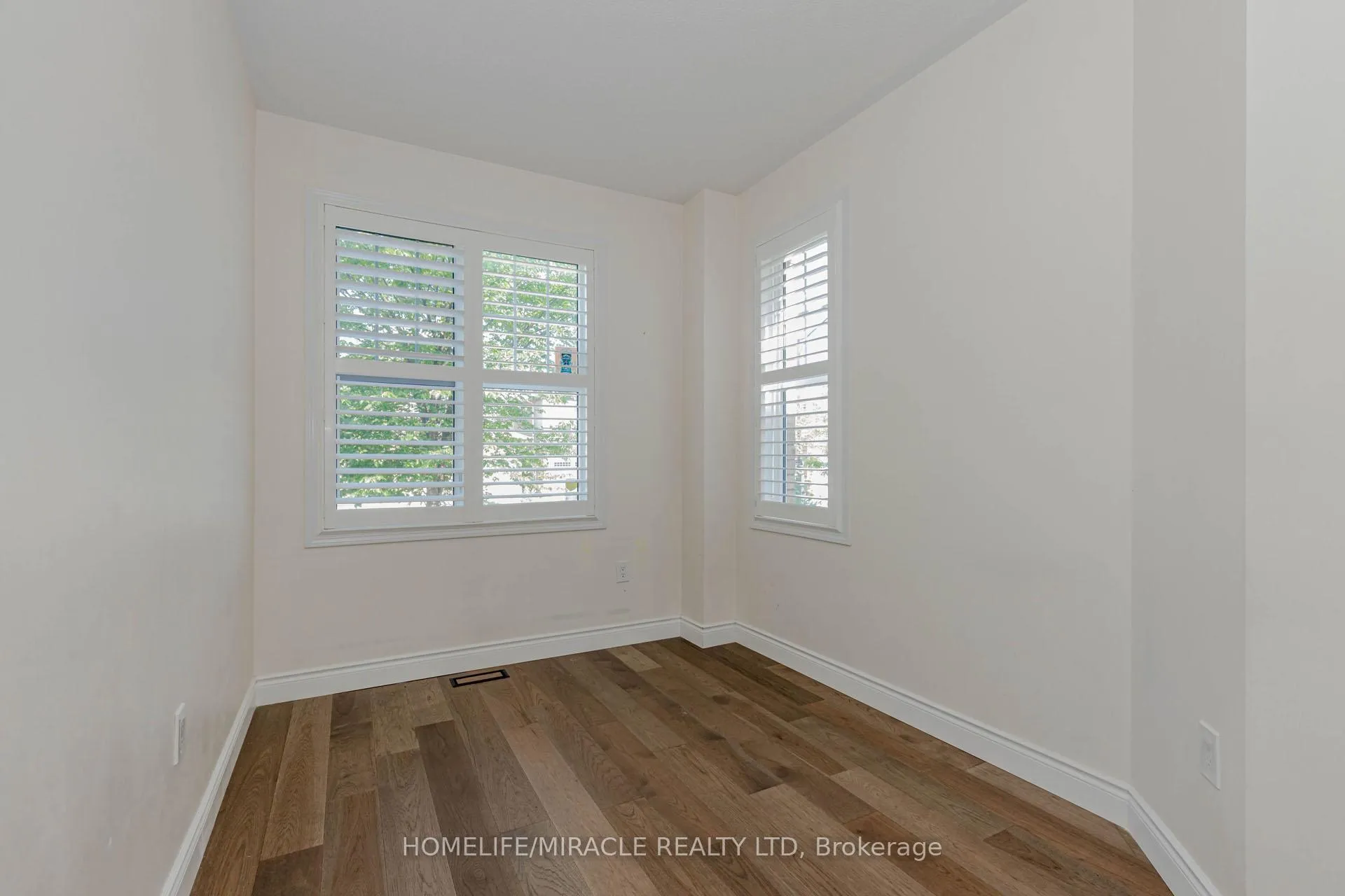 Photo 5 of 19 Bannister Crescent, Brampton, Northwest Brampton — HOMEH
