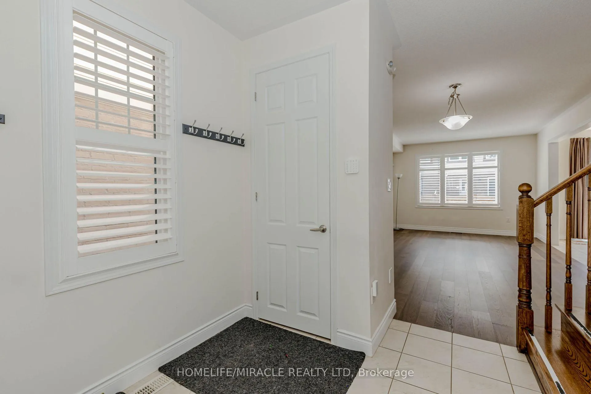 Photo 6 of 19 Bannister Crescent, Brampton, Northwest Brampton — HOMEH