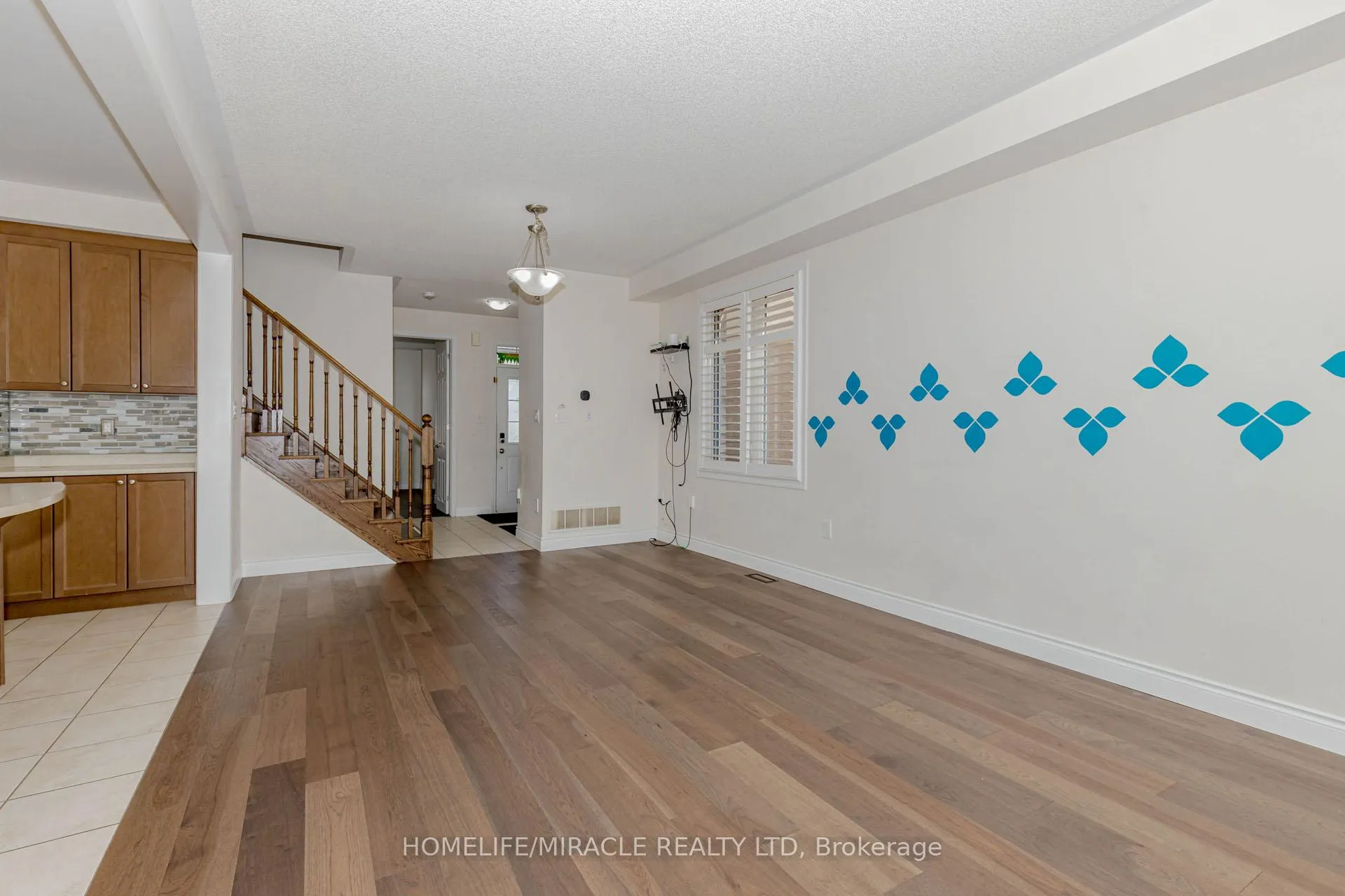 Photo 8 of 19 Bannister Crescent, Brampton, Northwest Brampton — HOMEH