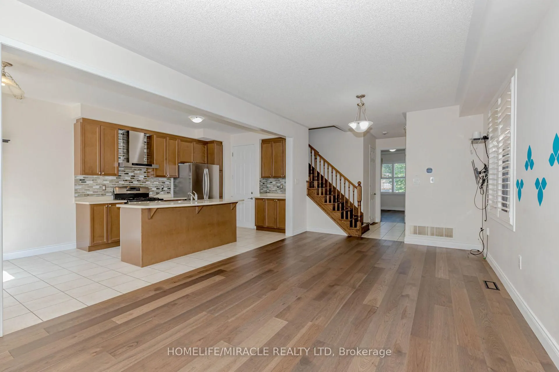Photo 9 of 19 Bannister Crescent, Brampton, Northwest Brampton — HOMEH