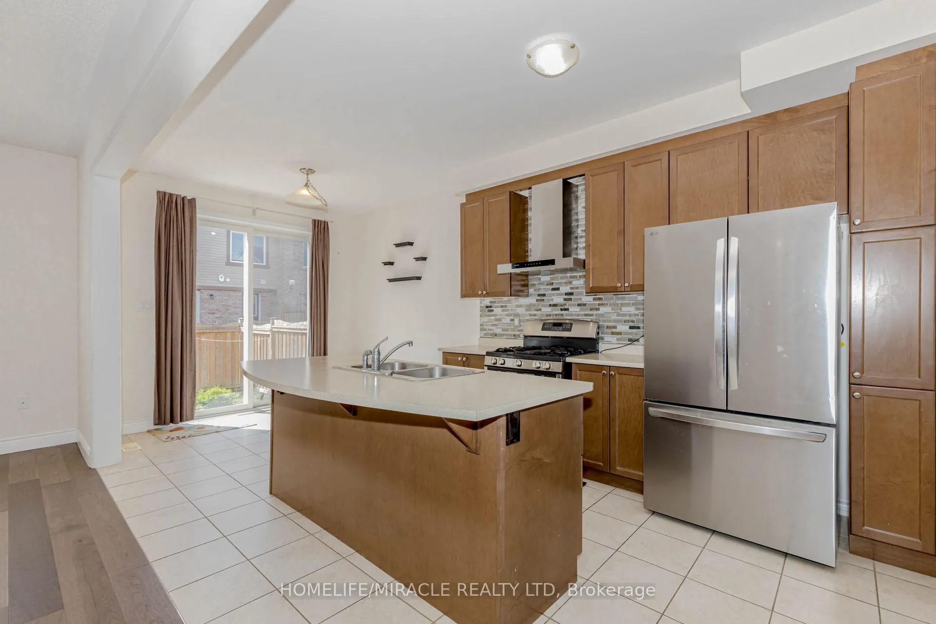 Photo 10 of 19 Bannister Crescent, Brampton, Northwest Brampton — HOMEH