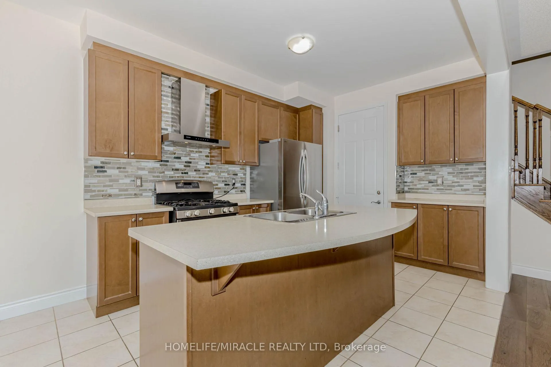 Photo 12 of 19 Bannister Crescent, Brampton, Northwest Brampton — HOMEH